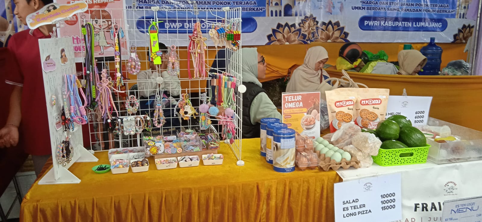 STAND DWP DISKOPINDAG SESI SORE DIJAGA PERWAKILAN PASAR SENGGOL