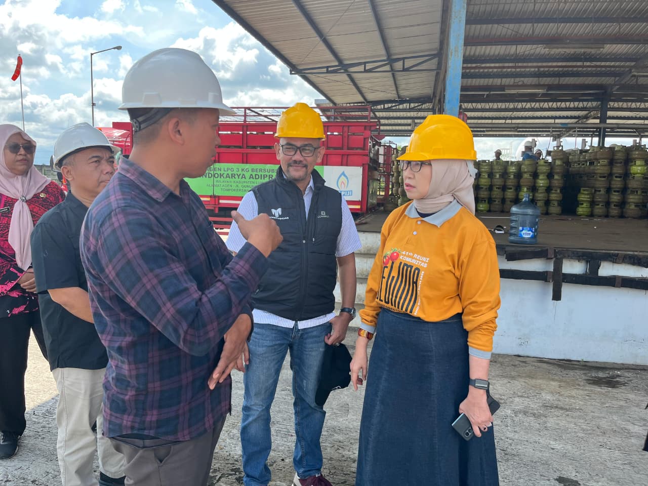 BUPATI BERSAMA KADISKOPINDAG LAKUKAN SIDAK DI SEJUMLAH SPBE